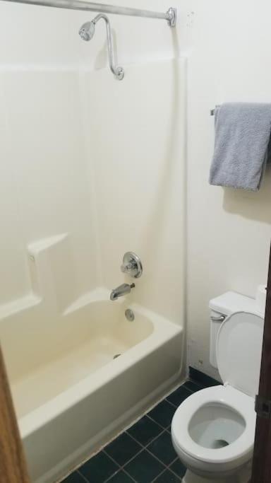 Hotel King Bed Hotel Room 114 Booking Stillwater Εξωτερικό φωτογραφία